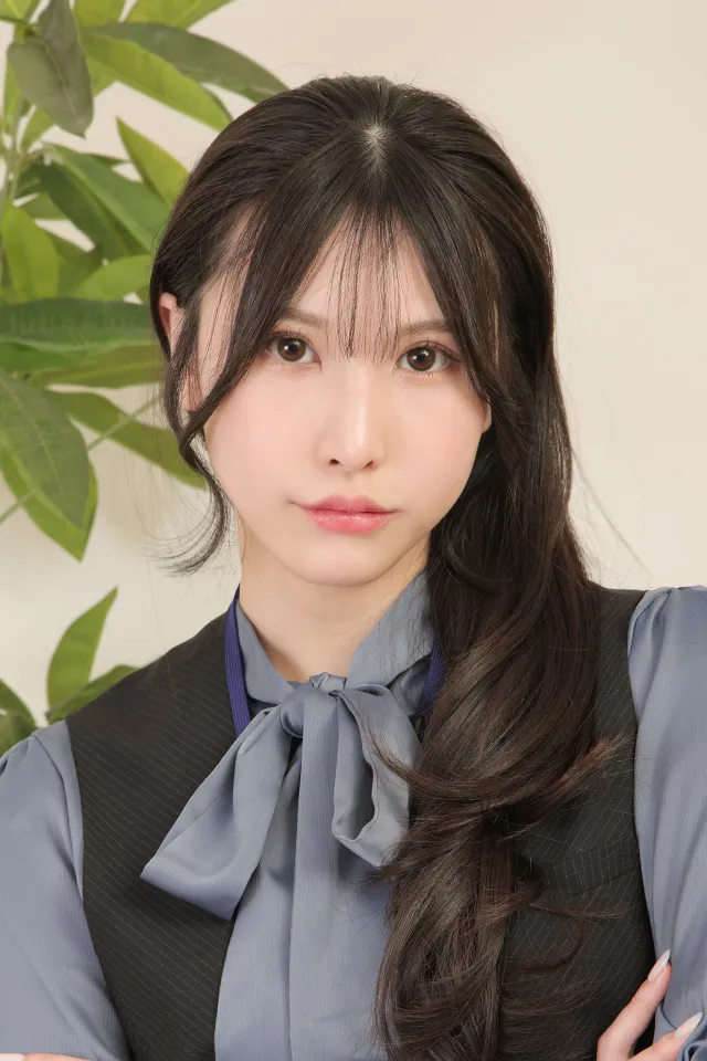双葉れぇな